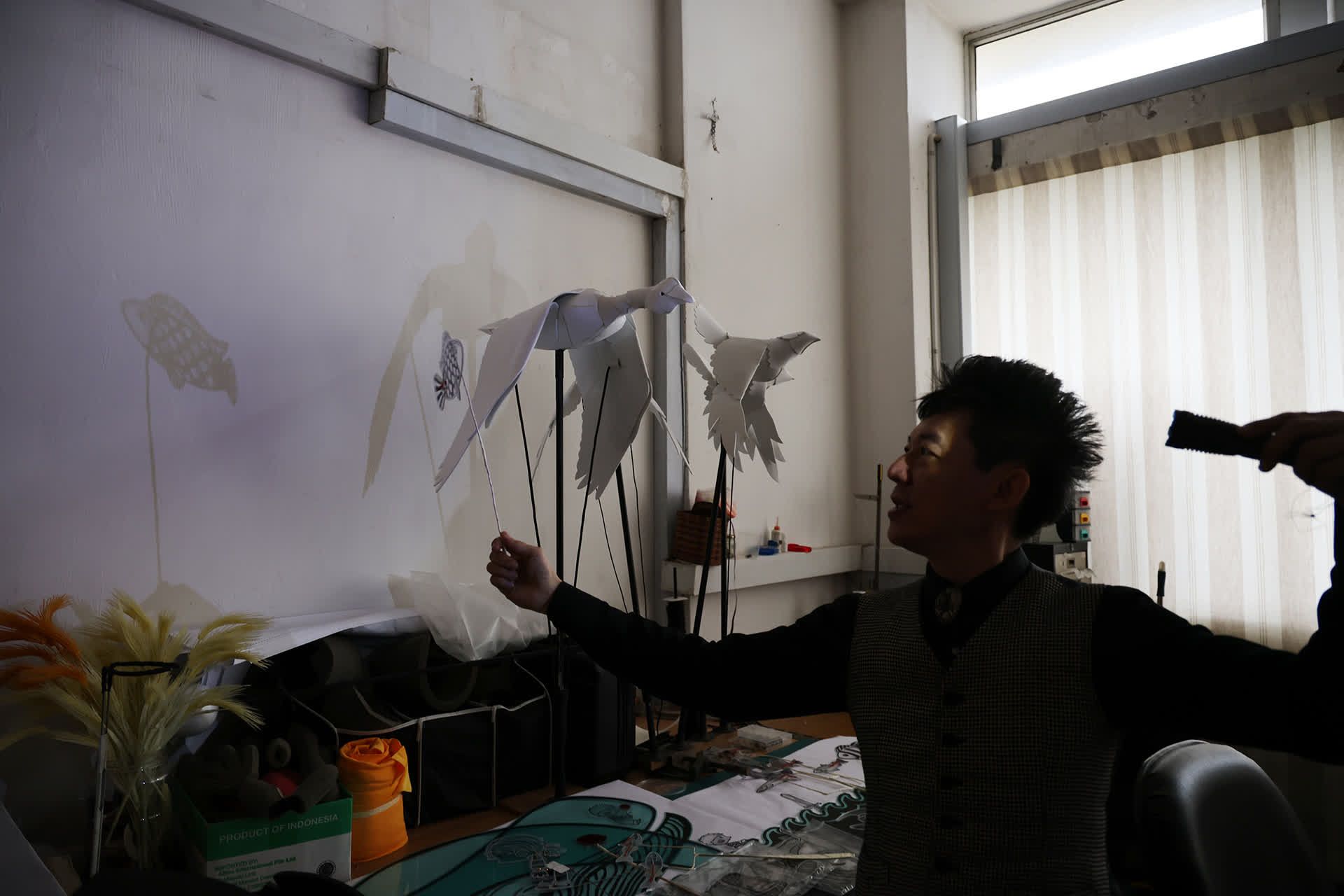 Mr Yeo demonstrating how shadow puppets work.